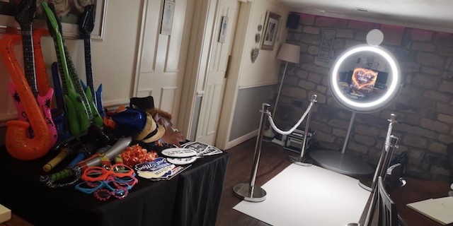 Beauty Mirror Photo Booth Hire Beauty Mirror Photo Booth Hire
