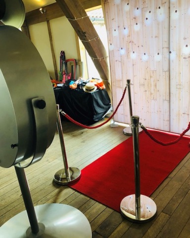 Beauty Mirror Photo Booth Hire Beauty Mirror Photo Booth Hire
