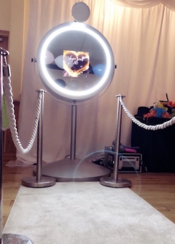 Beauty Mirror Photo Booth Hire Beauty Mirror Photo Booth Hire